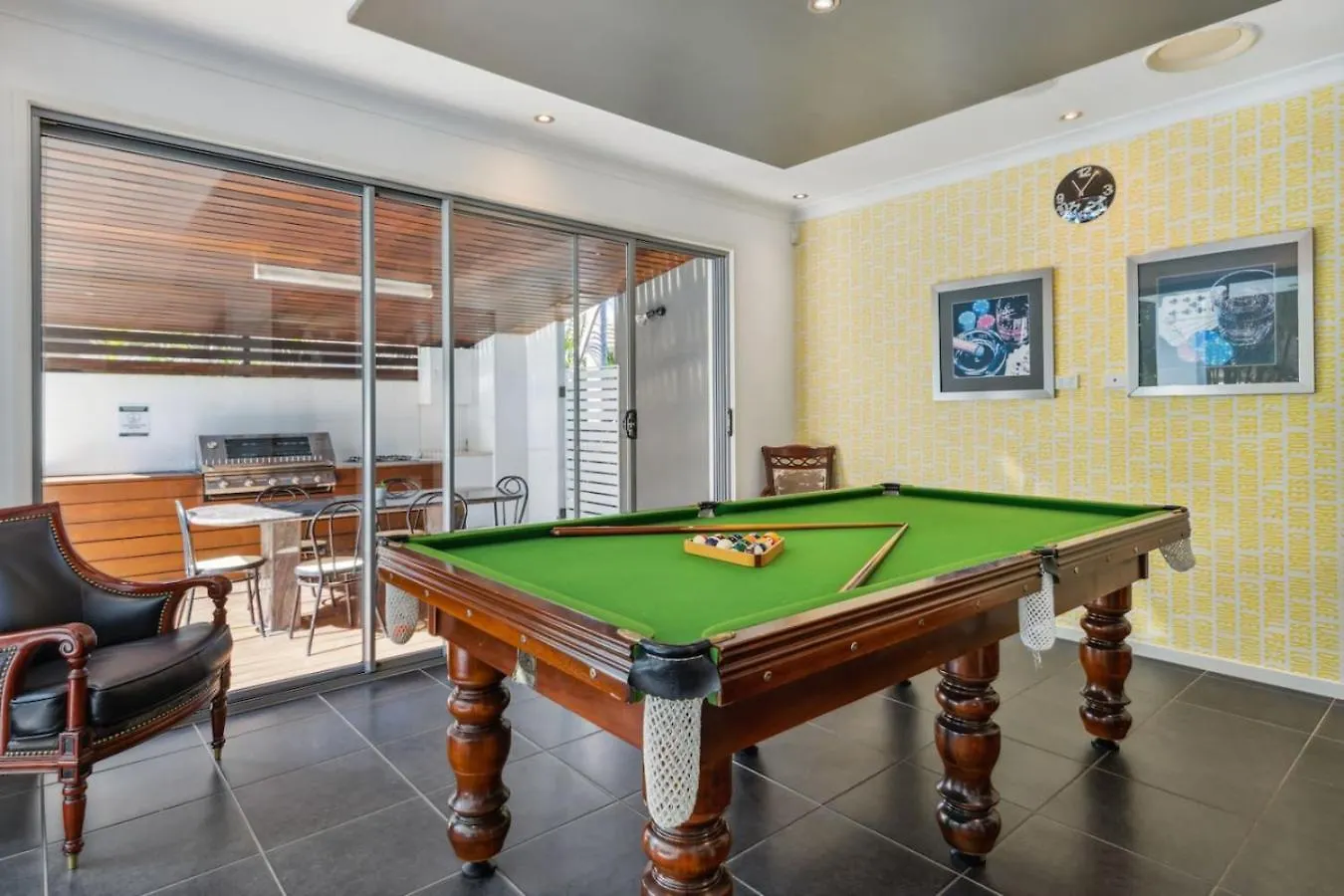 Дом отдыха Pool Table And Resort Pool 4Br Holiday Paradise Algester